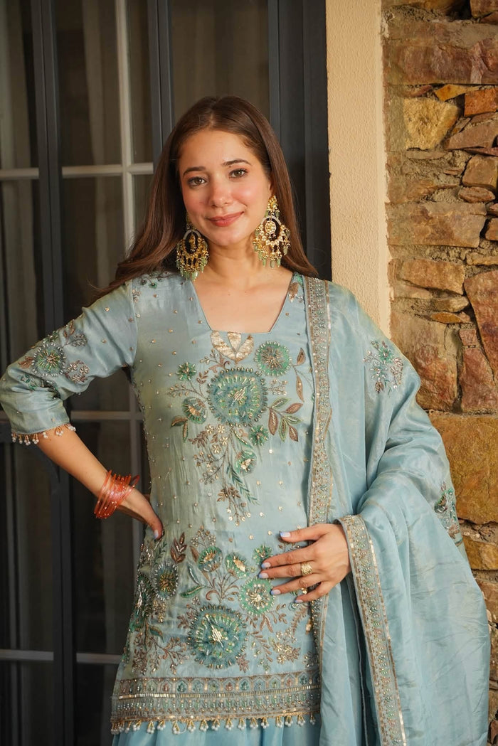 Roshira Glow Heavy Embroidered Kurta Set